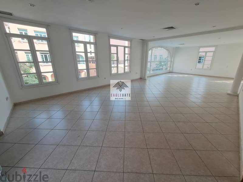 A superb and spacious 3 bedroom duplex apartment in Messial 0