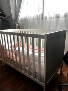 Baby cot for sale 0