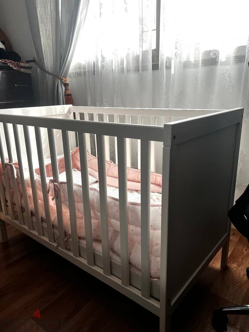 Baby cot for sale 0