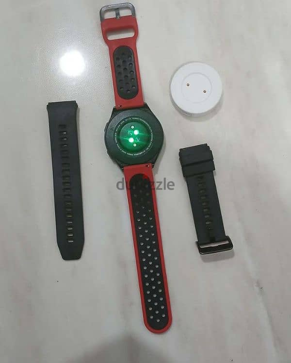 Huawei watch GT2e with charger and extra strap 0