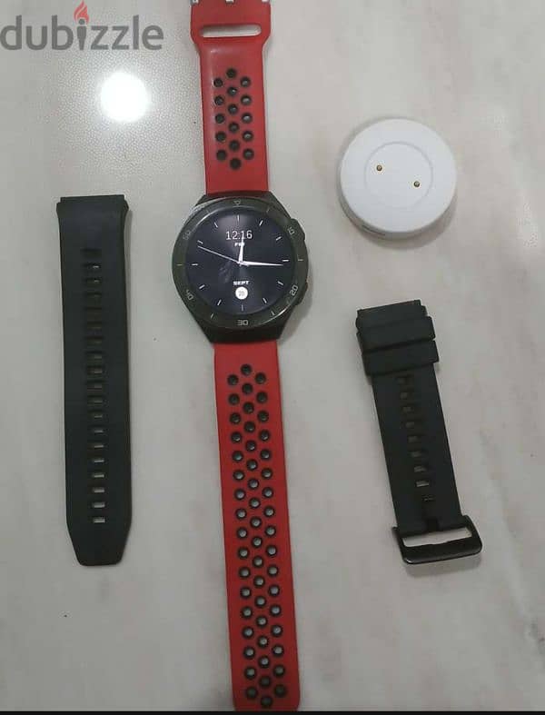 Huawei watch GT2e with charger and extra strap 1