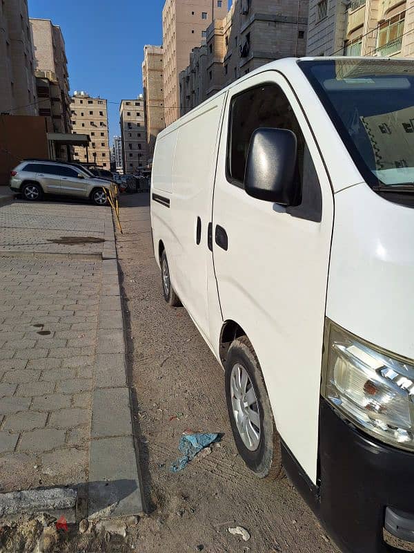 Nissan Urvan 2015 3