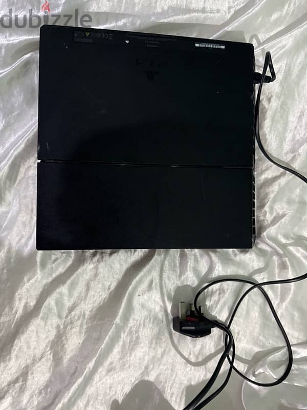 PlayStation 4 + a controller (1 damaged joystick) 1