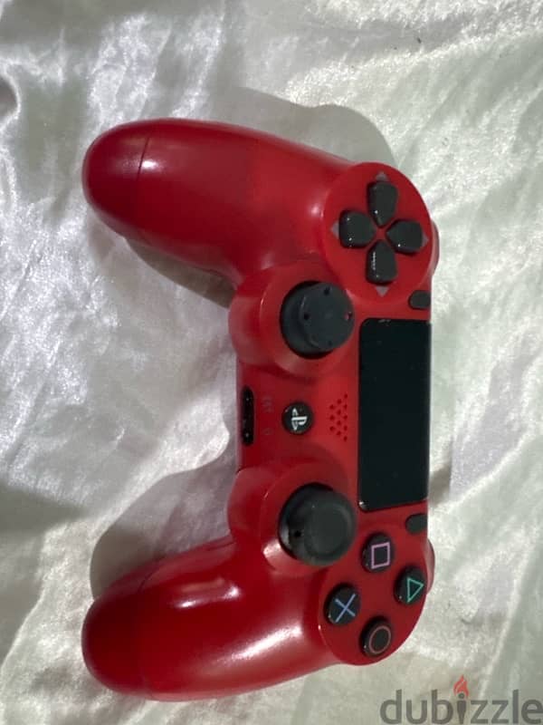 PlayStation 4 + a controller (1 damaged joystick) 2