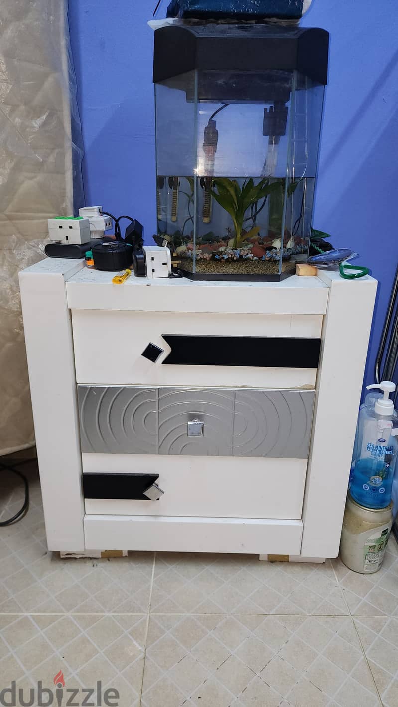 Bed. fish tank and small drawer & big drawer 0