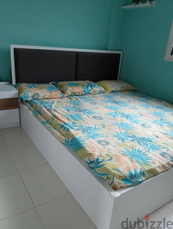 King size bed 180x200 with mattress for sale 1