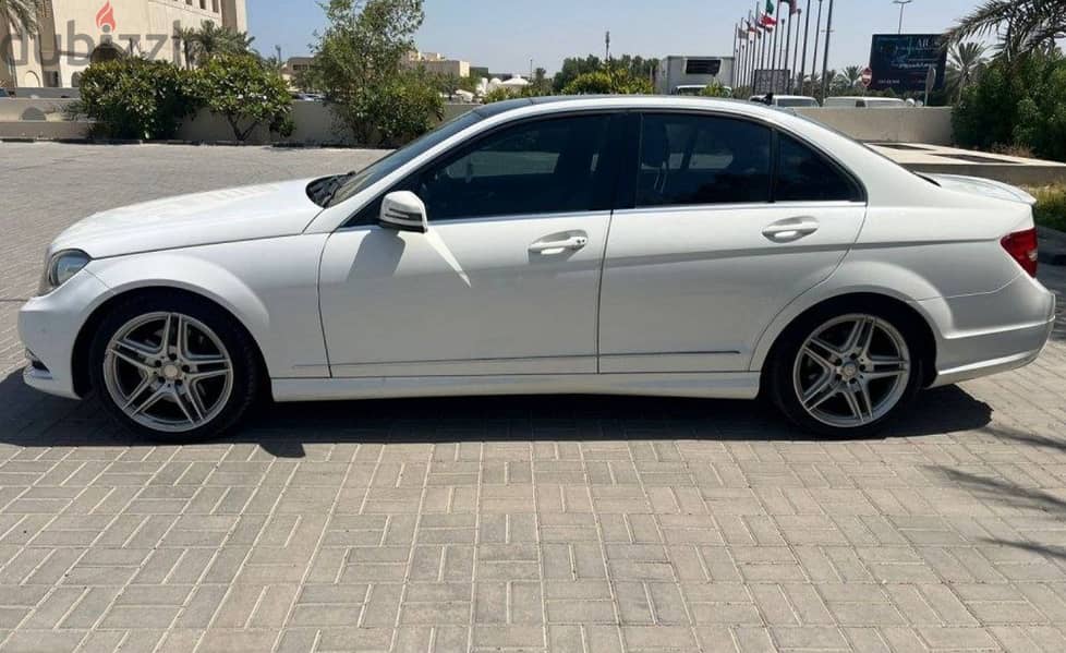 2014 Mercedes C300 V6 3.5L 2014 Genuine paint 2