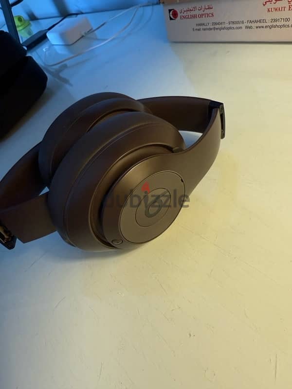 Beats Studio pro - brown 3