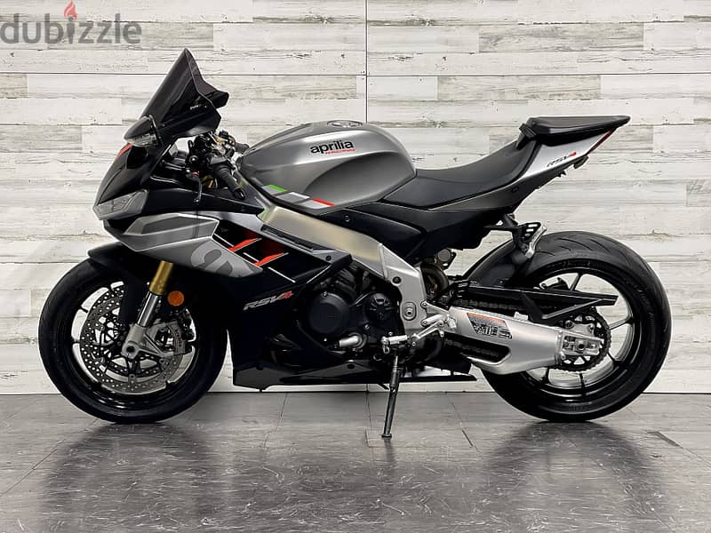 2021 APRILIA RSV4  +974 66574363 1