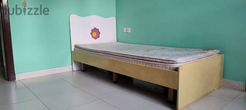 Single bed 90x190, good condition. With mattress 2