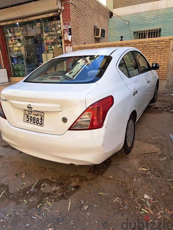 Nissan Sunny 2012 3