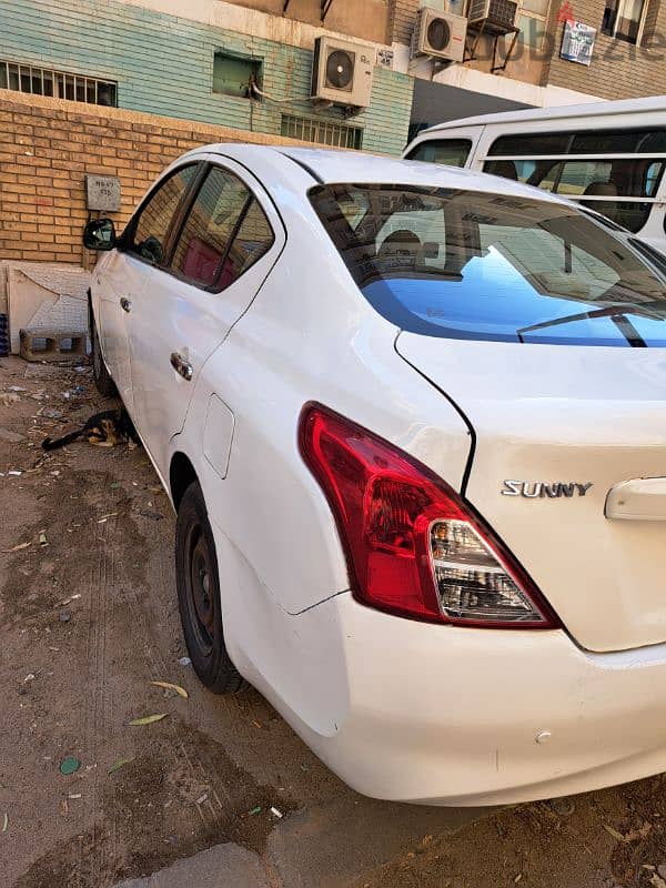 Nissan Sunny 2012 4