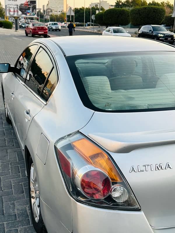 Nissan Altima 2011 10