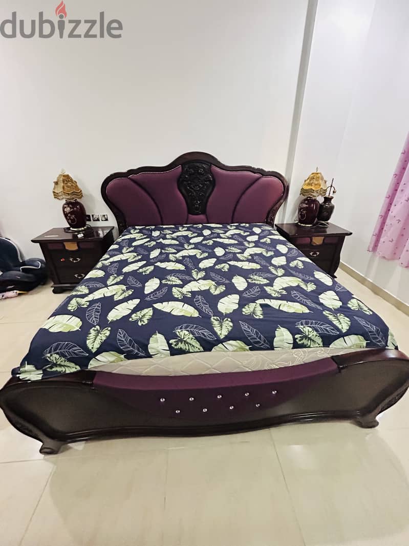 King size bed set in very good condition for sale 0