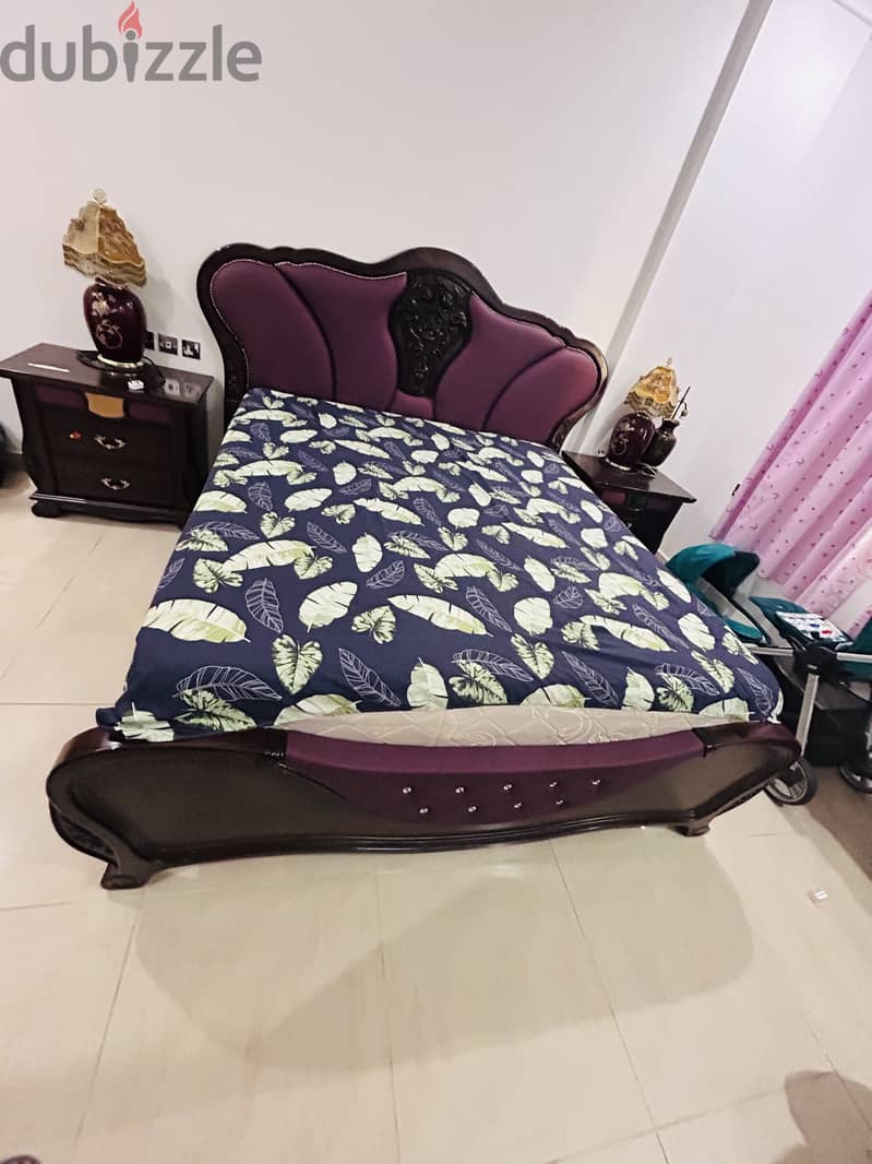 King size bed set in very good condition for sale 1