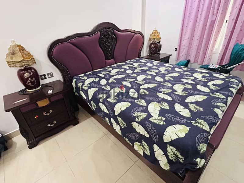 King size bed set in very good condition for sale 2