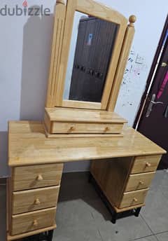 Dressing table with mirror for sale 0