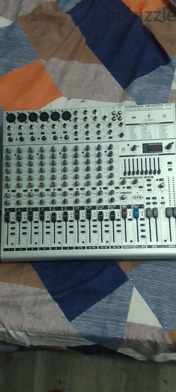 beheringer 14 channel mixer 99 vocal effect 0