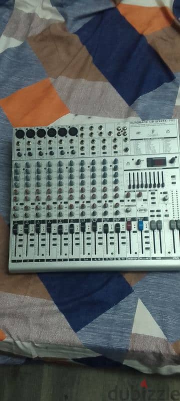 beheringer 14 channel mixer 99 vocal effect 4