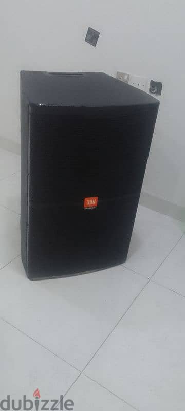 18 inch pawed speaker . blutooth u. s. b. microphone input available . 1