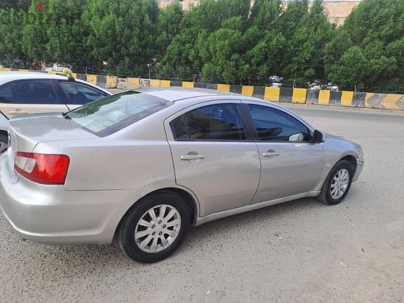 Mitsubishi Galant 2012 5