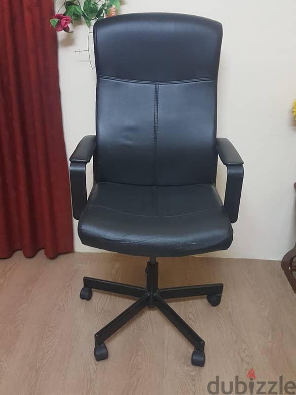 used office leather chair for sale 18KD in Farwaniya 1