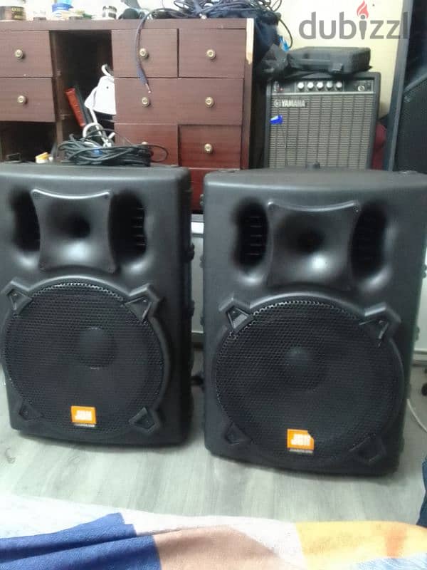 JBN 15 inch pawed speaker pair working 100% good . 1