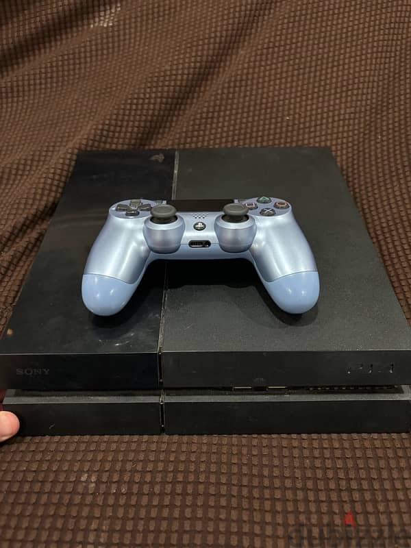 PS4 Original 1TB with controller 3