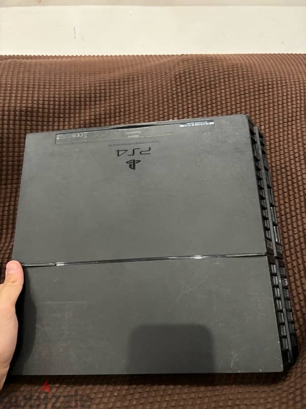 PS4 Original 1TB with controller 5