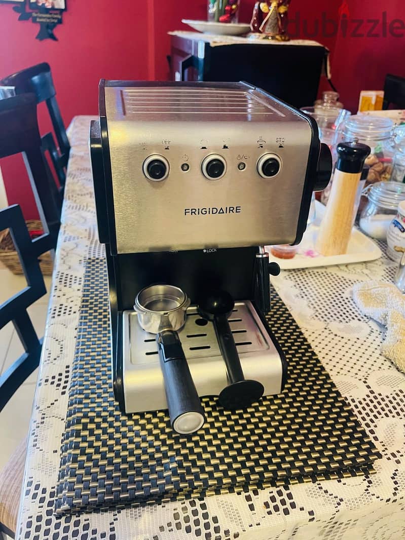 Frigidaire expresso coffee machine 2