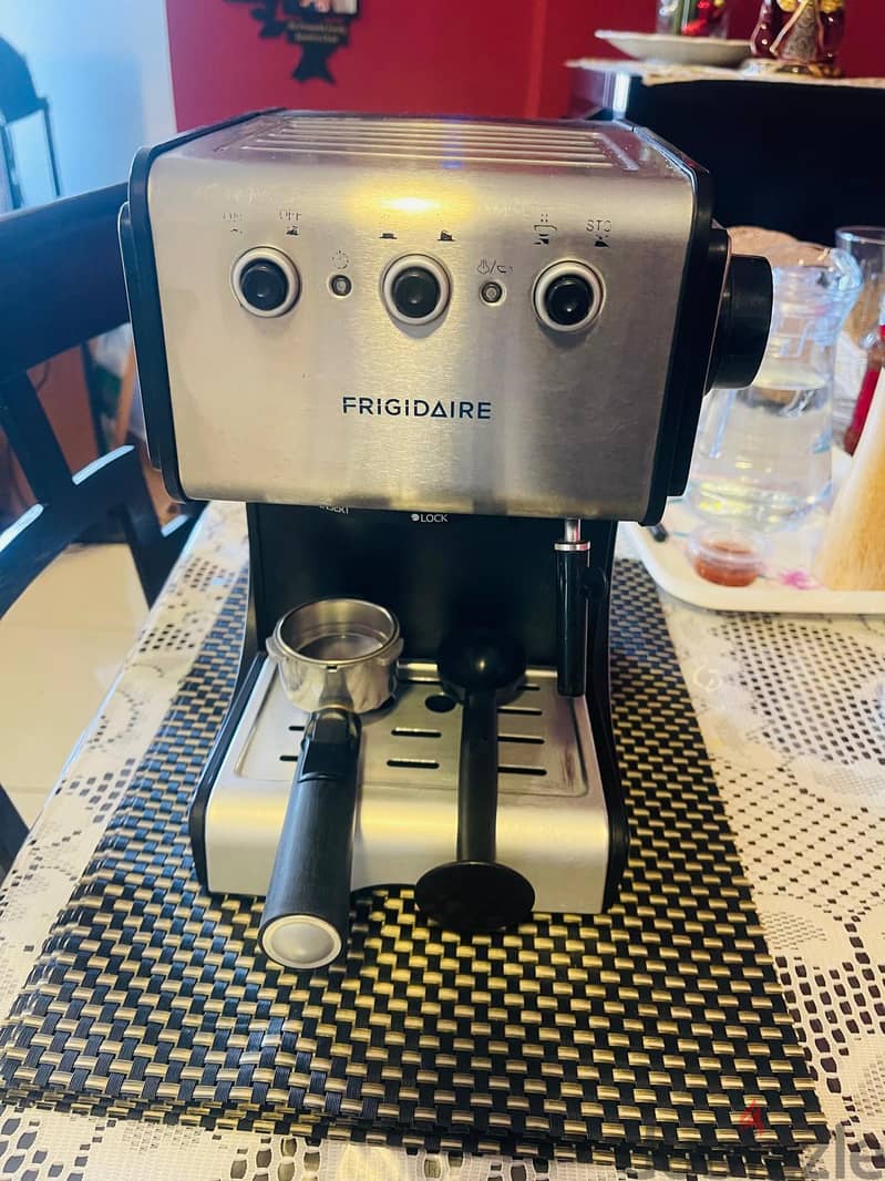 Frigidaire expresso coffee machine 3