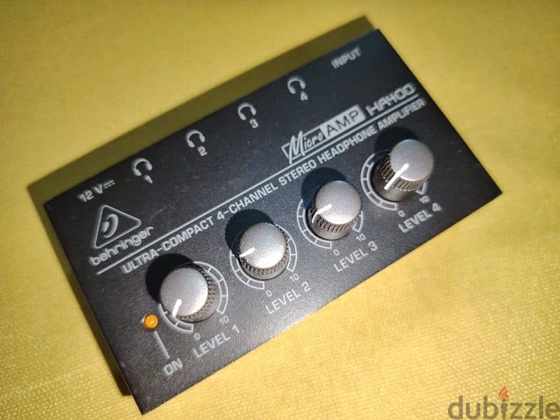 Headphone amplifier (behringer) 1