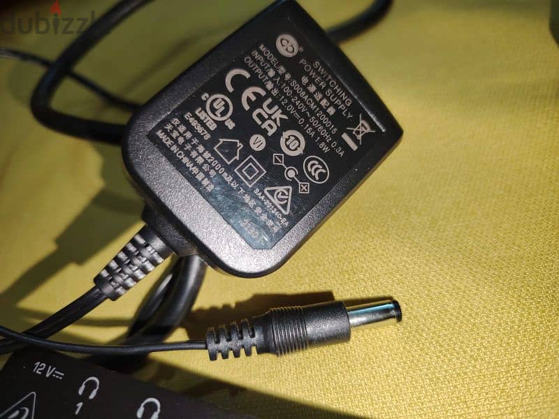 Headphone amplifier (behringer) 2