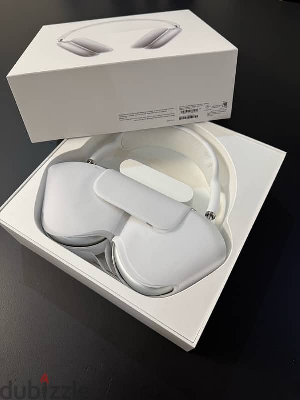 AirPod Max new unboxed 1