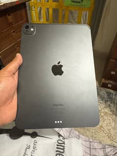 iPad Pro M4 Chip 256GB WIFI Ultra Retina XDR 100. /. Battery 0