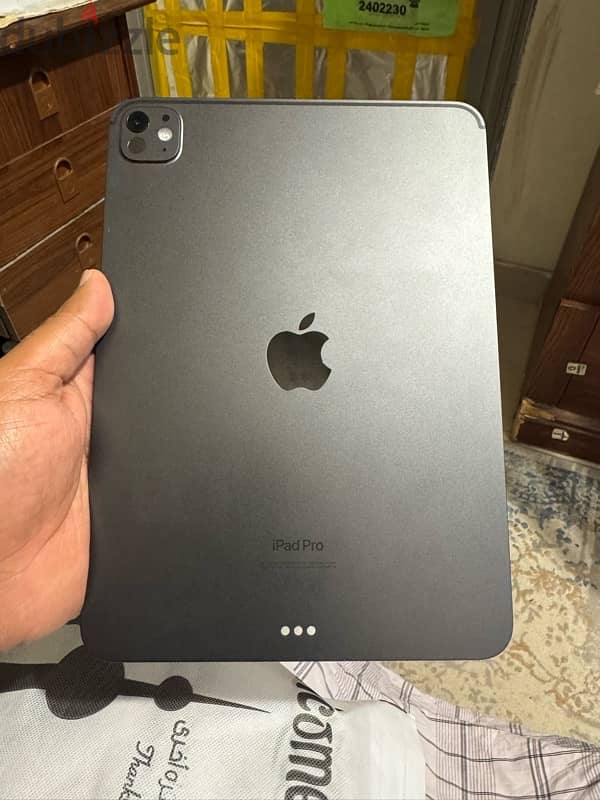 iPad Pro M4 Chip 256GB WIFI Ultra Retina XDR 100. /. Battery 1