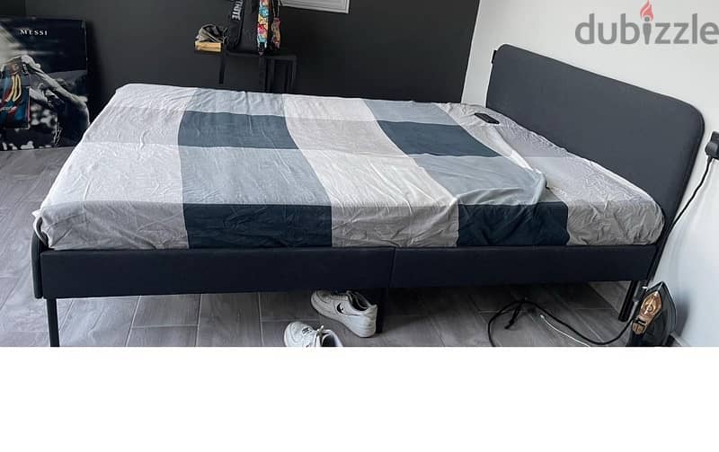 queen size bed 1