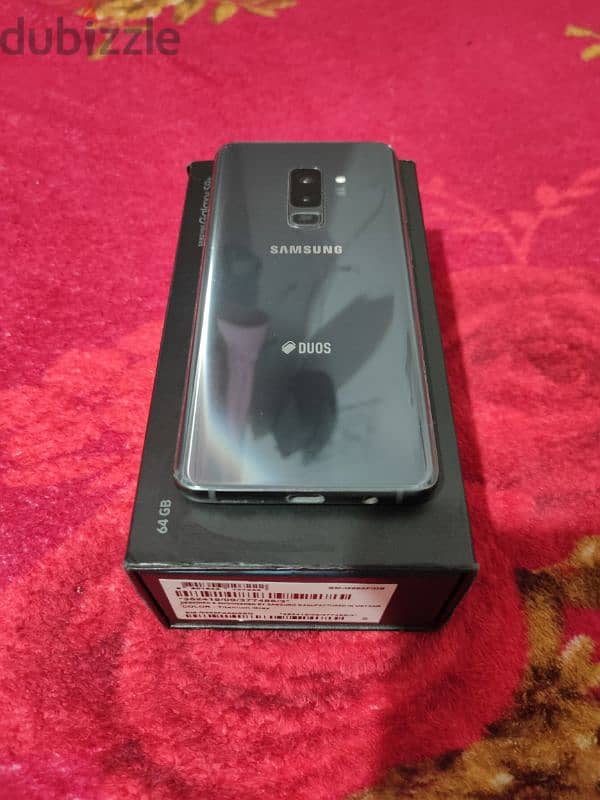 Samsung S9 Plus is very clean without scratches 1