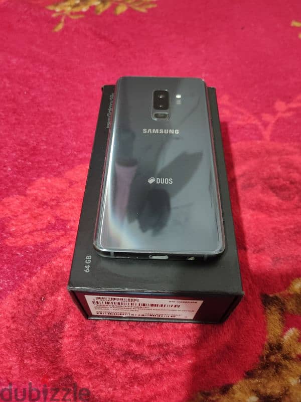 Samsung S9 Plus is very clean without scratches 3