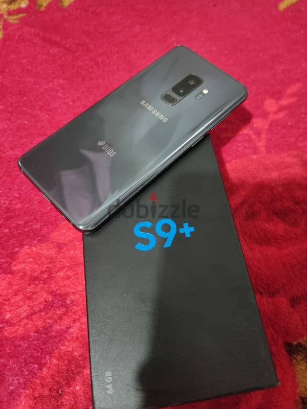 Samsung S9 Plus is very clean without scratches 5