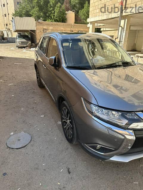 Mitsubishi Outlander model 2017 1