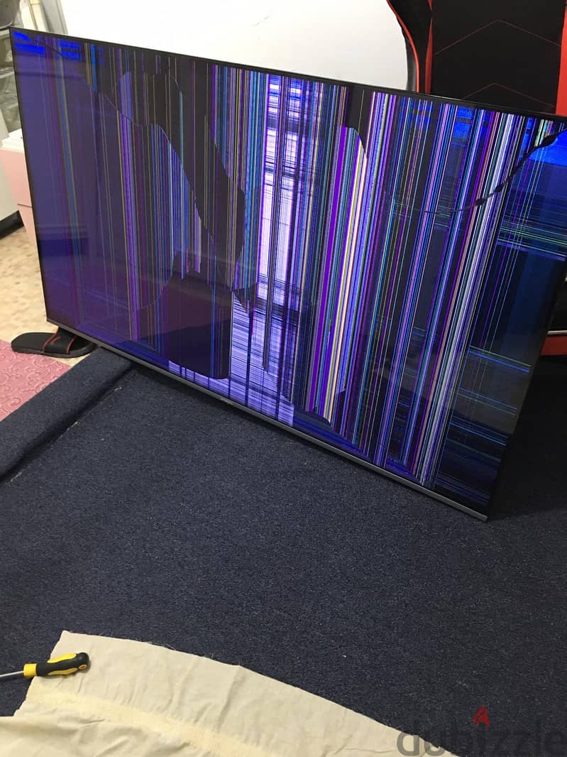 SKYWORTH TV65" broken screen 2