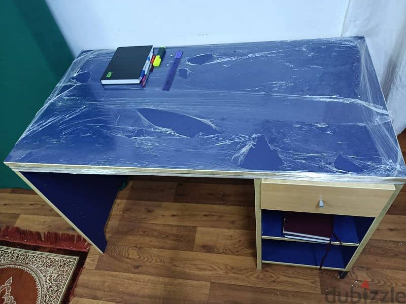 study table in good condition 4