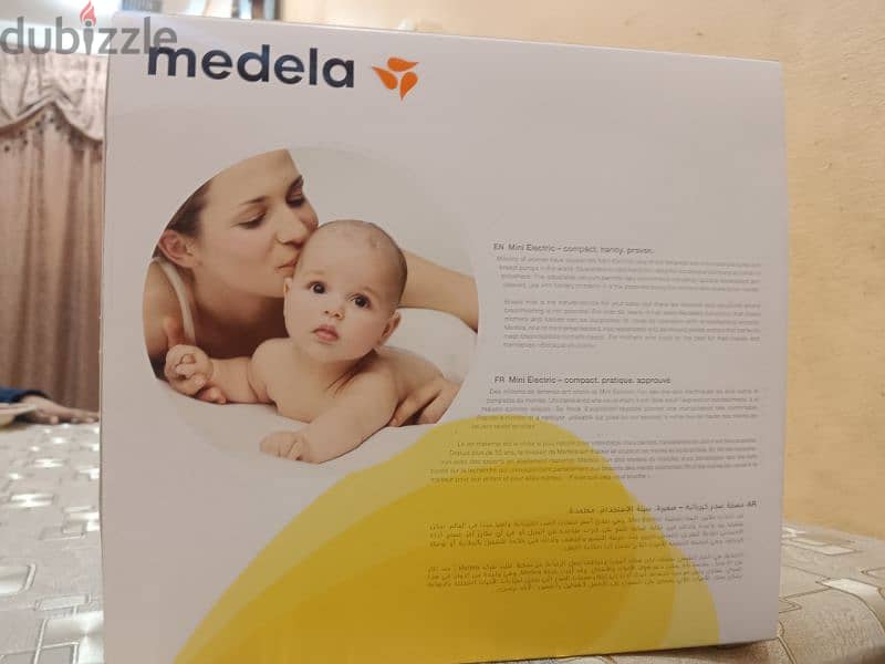 Medela electric breast pump and pigeon manual breast pump 4