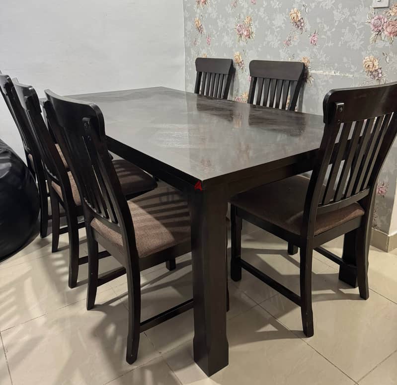 Dining Table for Urgent Sale 3