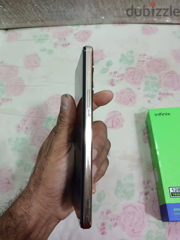 urgent sale Infinix hot 30 5g like new 8gb 128gb 3