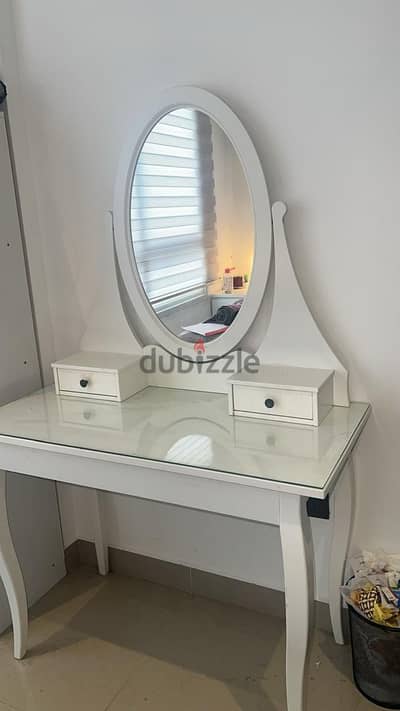 Chest of drawers, furniture with mirror,