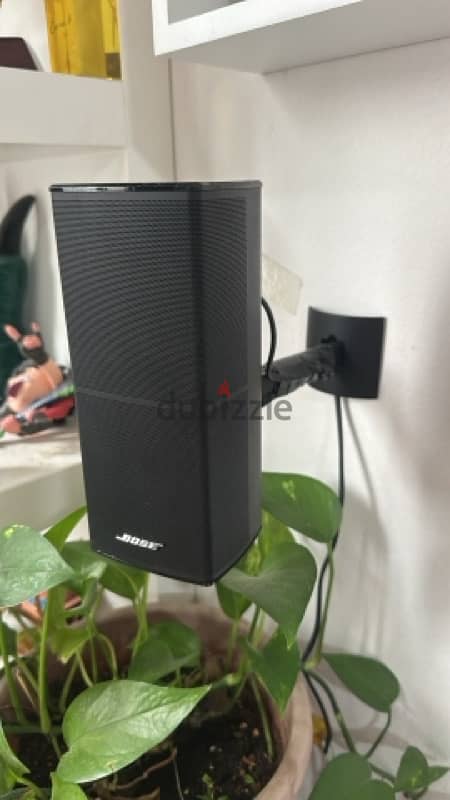 bose two cube speaker with wall brackets 0