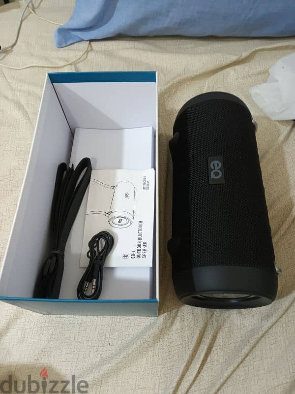 for sale original eq Bluetooth speaker new only open the box 2