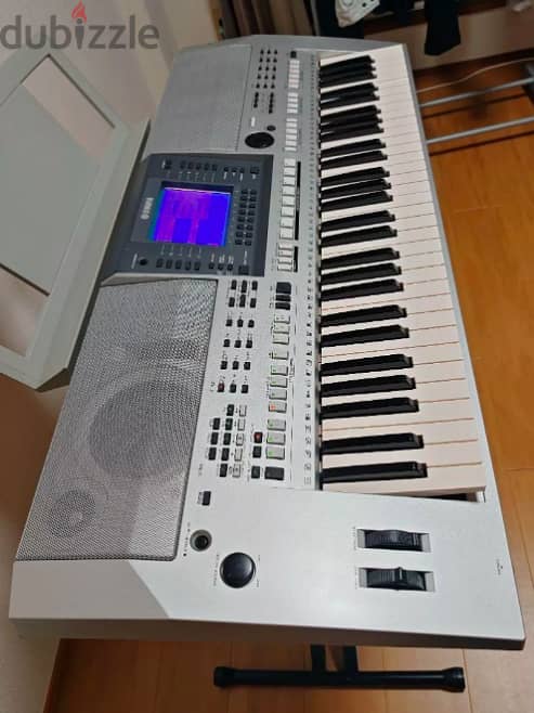 Yamaha PSR-S700 Portable Keyboard Synthesizer 61 Keys 1